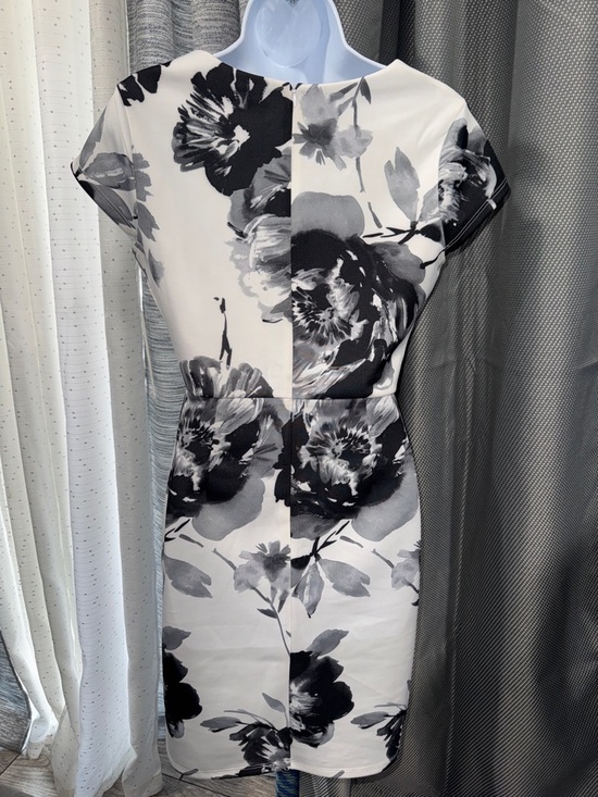 Stella & Julie- NWT Black & White Floral Sheath Dress Size 6 - Picture 3 of 14